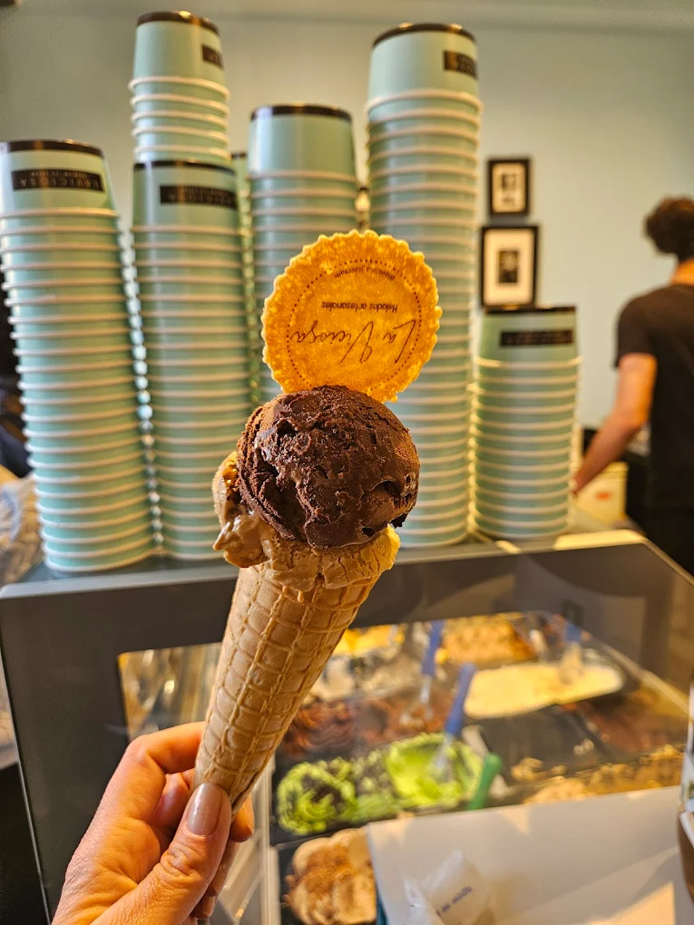Cono de chocolate 70% con galleta La Viciosa
